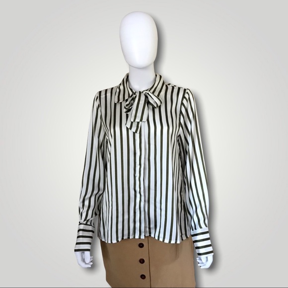 Line & Dot Stripe Long Sleeve Stripe Top - Picture 6 of 7
